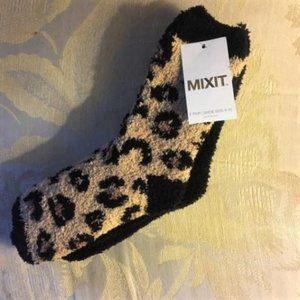 Women’s Mixit 2-pair Soft Socks size 4-10 NWT